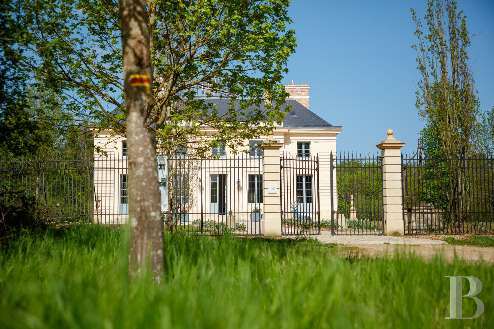 A completely renovated royal hunting lodge in the heart of the Saint-Germain-en-Laye forest - photo  n°4