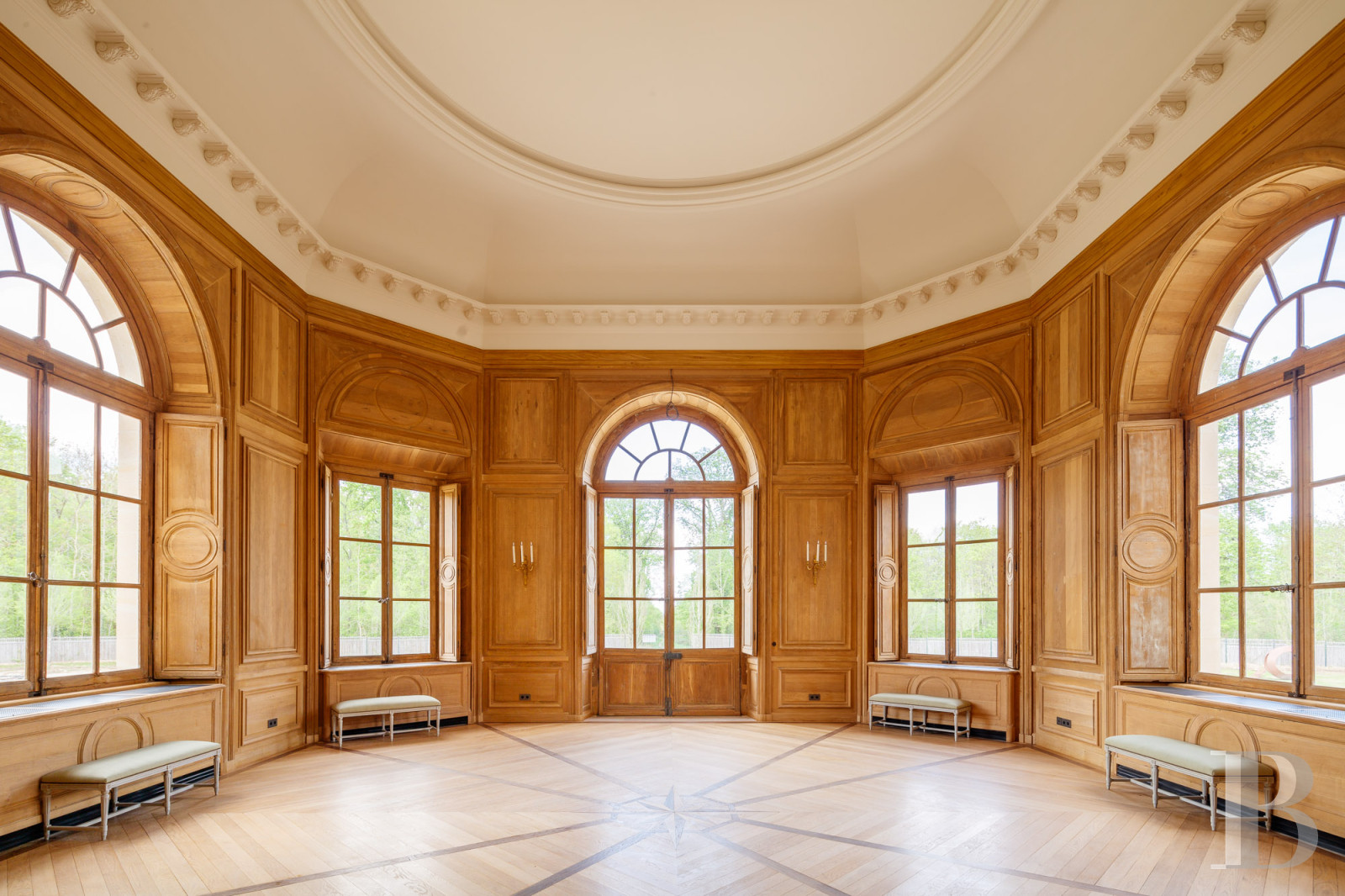 A completely renovated royal hunting lodge in the heart of the Saint-Germain-en-Laye forest - photo  n°12