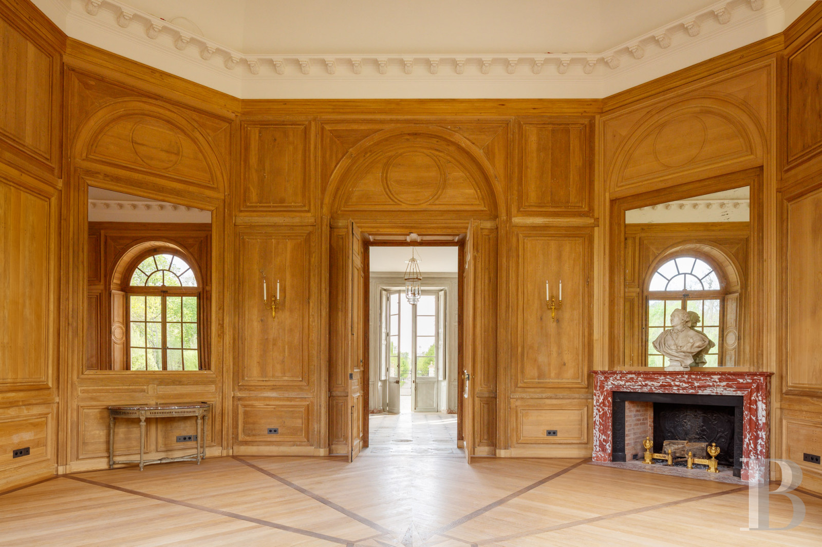A completely renovated royal hunting lodge in the heart of the Saint-Germain-en-Laye forest - photo  n°9