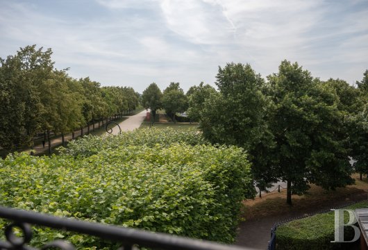 picardy - An immense, 19th-century family dwelling with a small garden, facing the Chateau of Compiègne