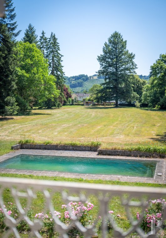 chateaux for sale France auvergne   - 26