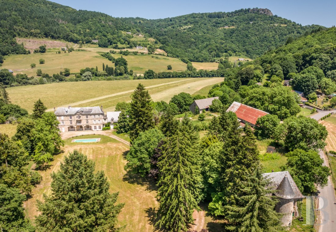 chateaux for sale France auvergne   - 1
