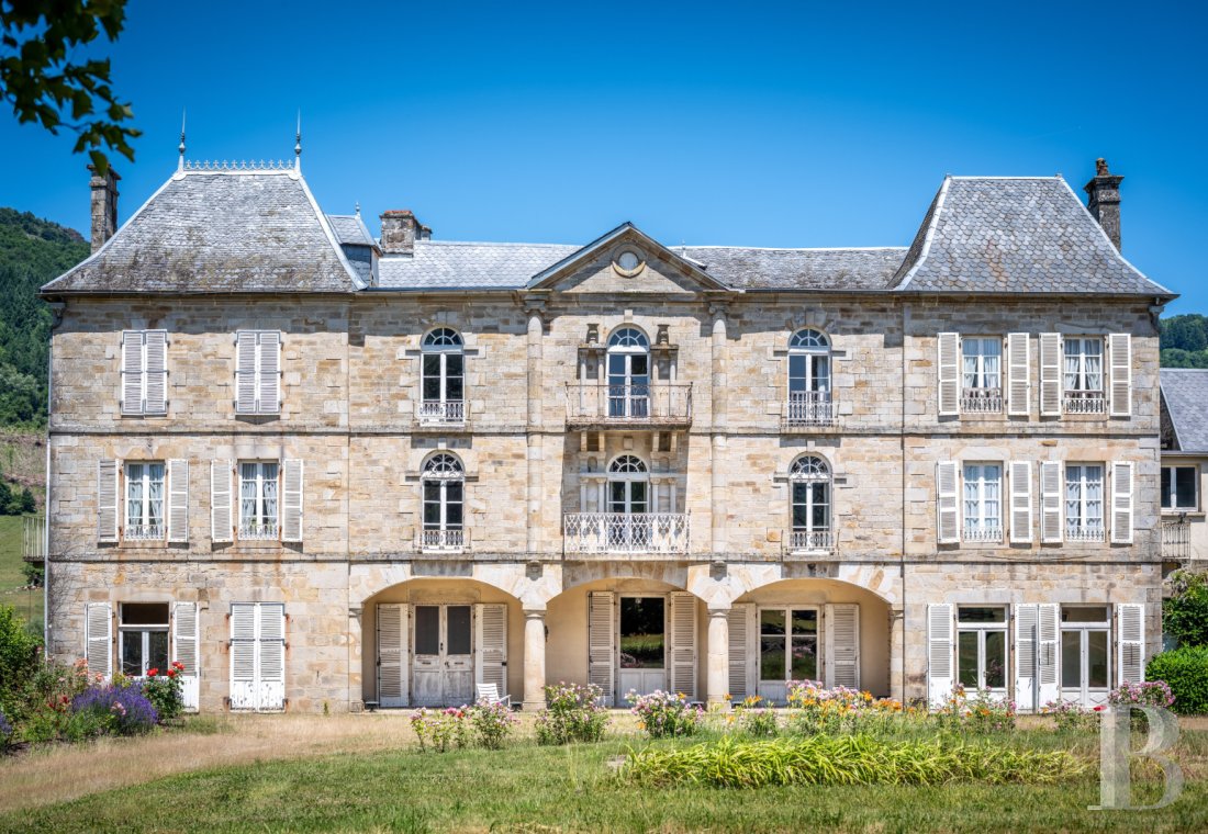 chateaux for sale France auvergne   - 2