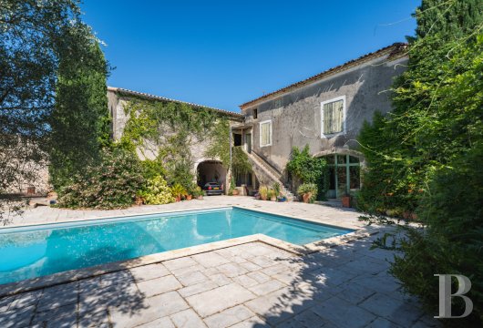 languedoc-roussillon - A traditional 19th century Gard farmhouse  and vast farm outbuildings, 20 minutes from Nîmes 