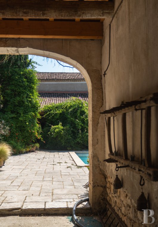 character properties France languedoc roussillon   - 9