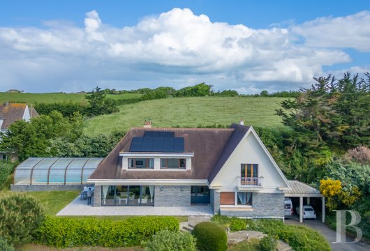 lower-normandy - A large family house just 150 metres from a beach, near the town of Granville in the south of Normandy’s Manche department