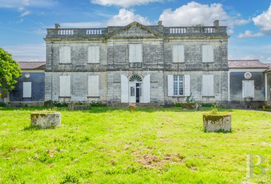 poitou-charentes - A country home from 1770 to be renovated, with annexes and almost 9,000m² of grounds,  nestled 40 minutes from the town of Royan, in France’s Charente-Maritime department
