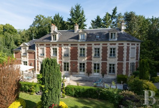 picardy - A generously proportioned 19th century residence full of character, a chapel, outbuildings and almost 2 hectares of wooded grounds