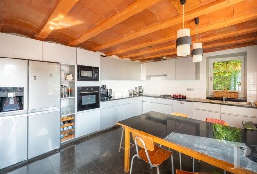 character properties France midi pyrenees   - 8