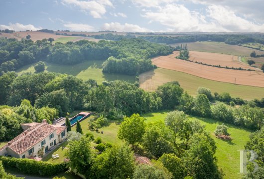 midi-pyrenees - Dans le département du Gers, à 40 min d'Agen et 1 h de Toulouse,  une bergerie réhabilitée, ses dépendances et son terrain de 1,5 ha avec piscine