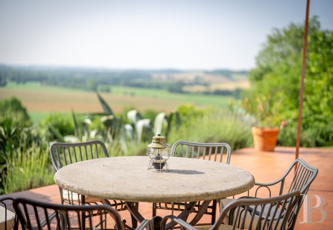 character properties France midi pyrenees   - 12