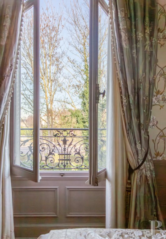 Residences for sale - champagne-ardennes - Dans le centre de l'Aube, à 1 h 30 de Paris, une élégante maison de maître du 19e s. et sa cour-jardin