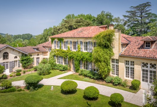 midi-pyrenees - Dans le Sud-Ouest, au cœur du département du Gers,  une maison de maître rénovée et ses dépendances, dans un parc de 6 ha avec piscine