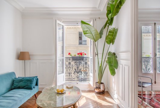 paris - Entre Jules Joffrin et la butte Montmartre, un appartement traversant de 51 m², au 3e étage d'un immeuble de 1890