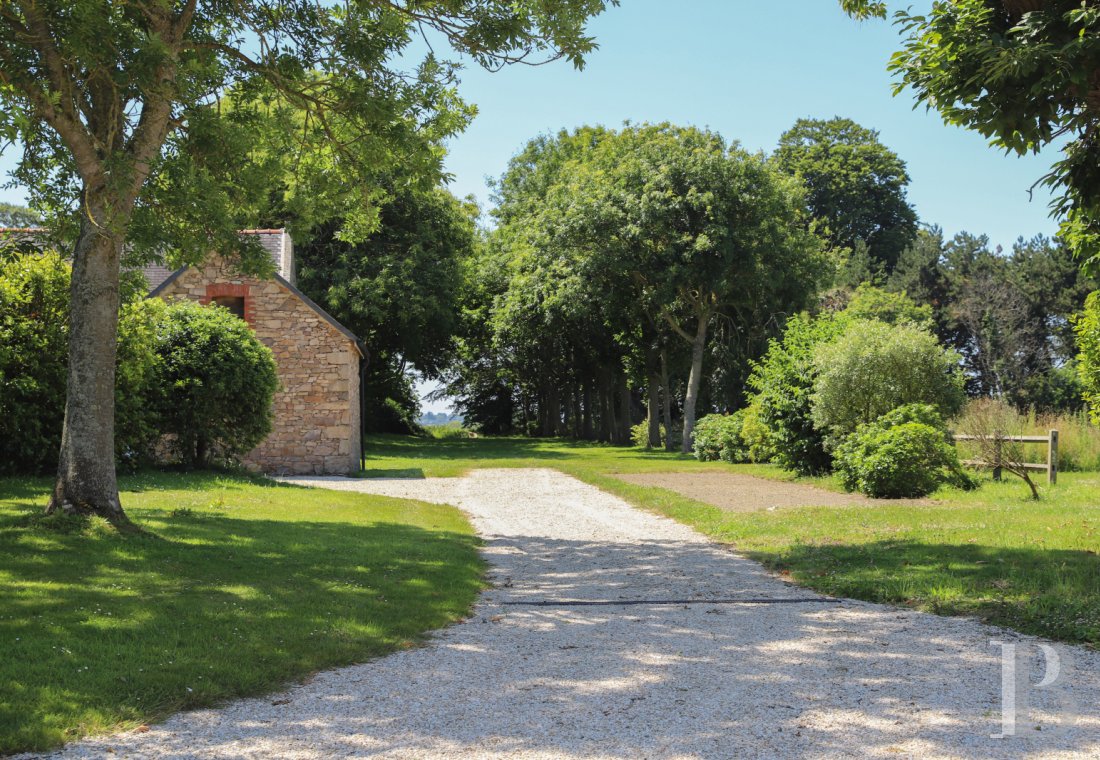 chateaux a vendre bretagne   - 24
