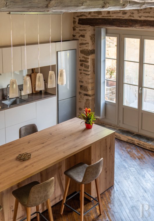 character properties France languedoc roussillon   - 8