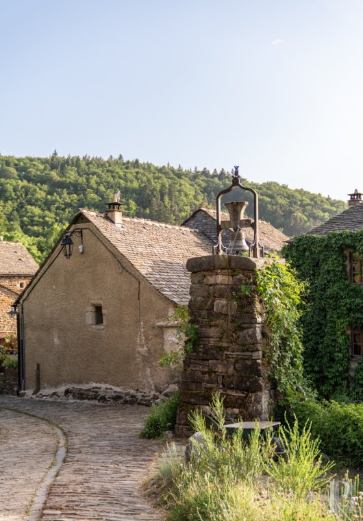 character properties France languedoc roussillon   - 14