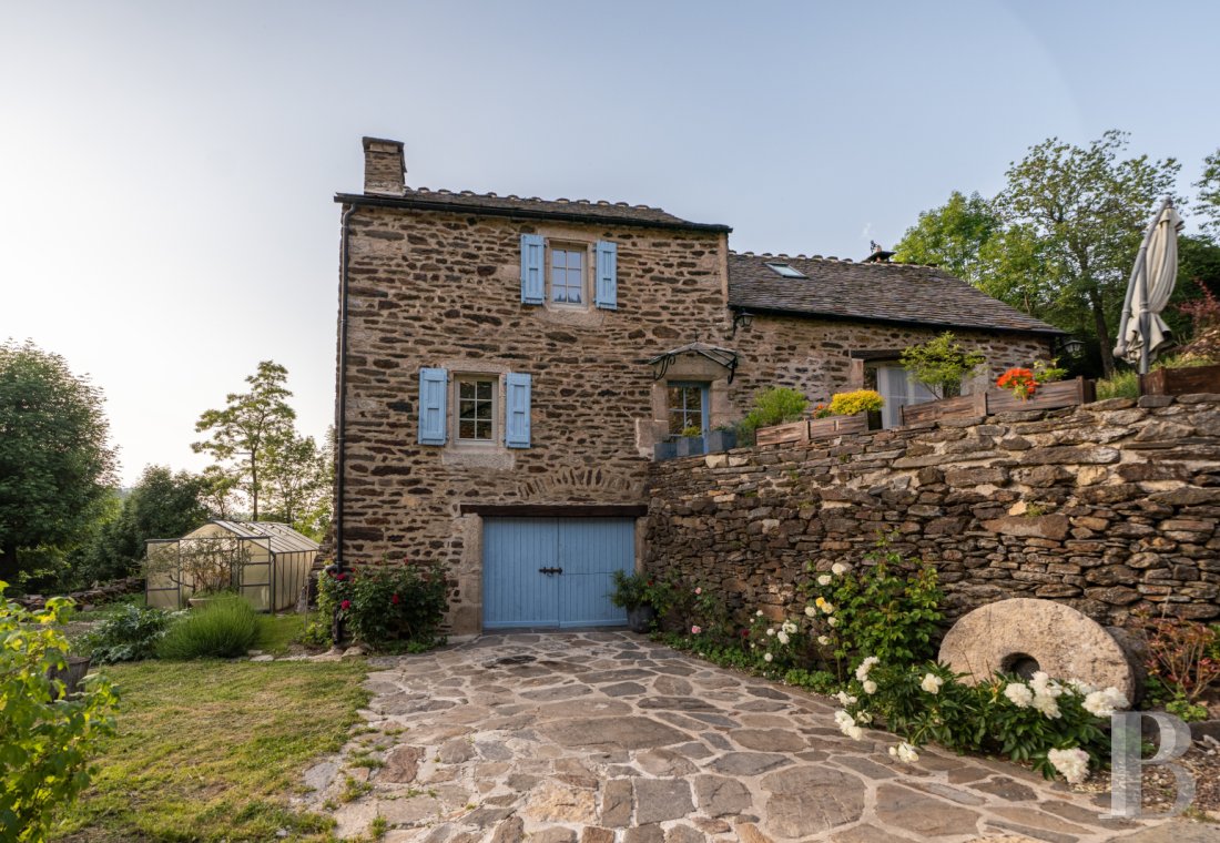 character properties France languedoc roussillon   - 2