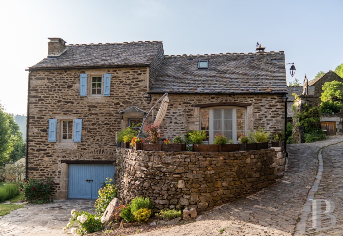character properties France languedoc roussillon   - 1