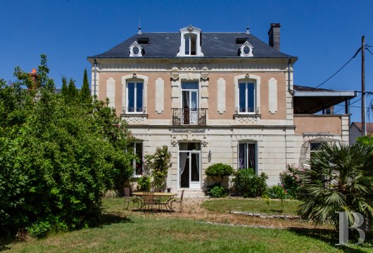 center-val-de-loire - A 19th-century manor house and garden, in the former Anjou province, nears Tours, 10 minutes from Bourgueil