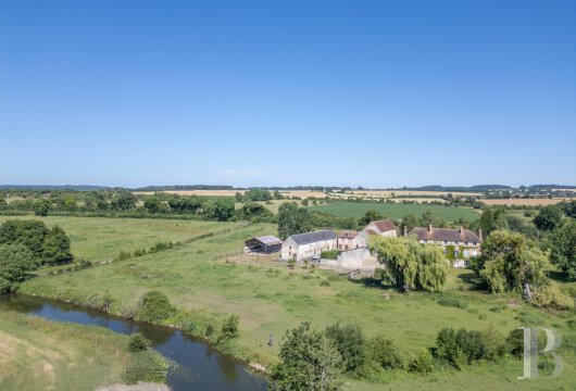 basse-normandie - À l'orée de la Suisse normande et des cours de l'Orne,  un manoir du 18e s. à restaurer, ses dépendances et son domaine équestre sur près de 4 ha