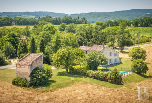 midi-pyrenees - A restored, 19th-century, former farmhouse, with a dovecote and swimming pool, in grounds of 1.5 hectares near Cordes-sur-Ciel in the Tarn area