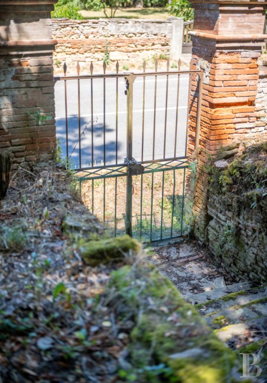 chateaux for sale France midi pyrenees   - 23