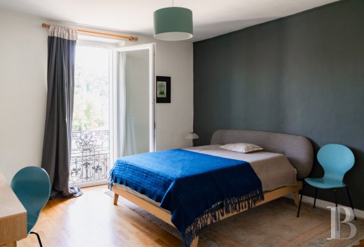 character properties France ile de france   - 14