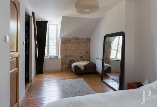 character properties France ile de france   - 16