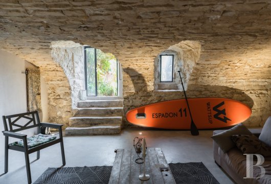 character properties France ile de france   - 17