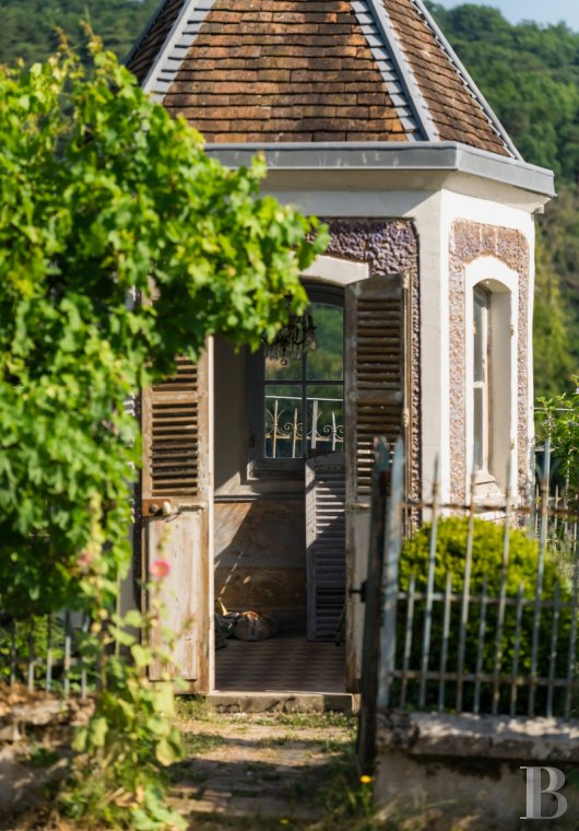 character properties France ile de france   - 20