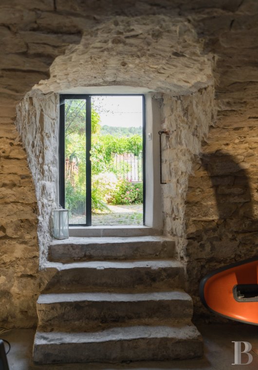 character properties France ile de france   - 18