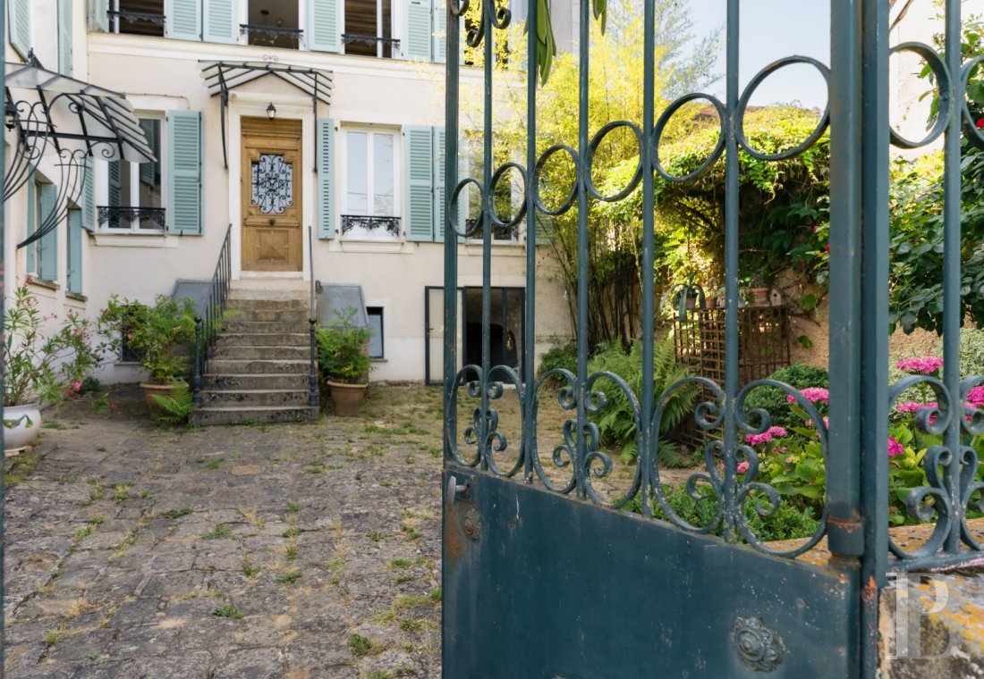 character properties France ile de france   - 2