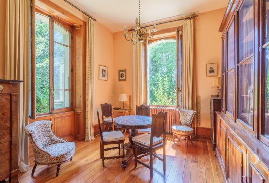 character properties France franche comte   - 8