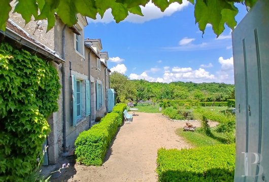 character properties France center val de loire   - 17