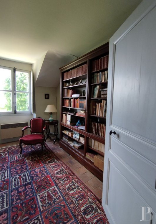 character properties France center val de loire   - 12