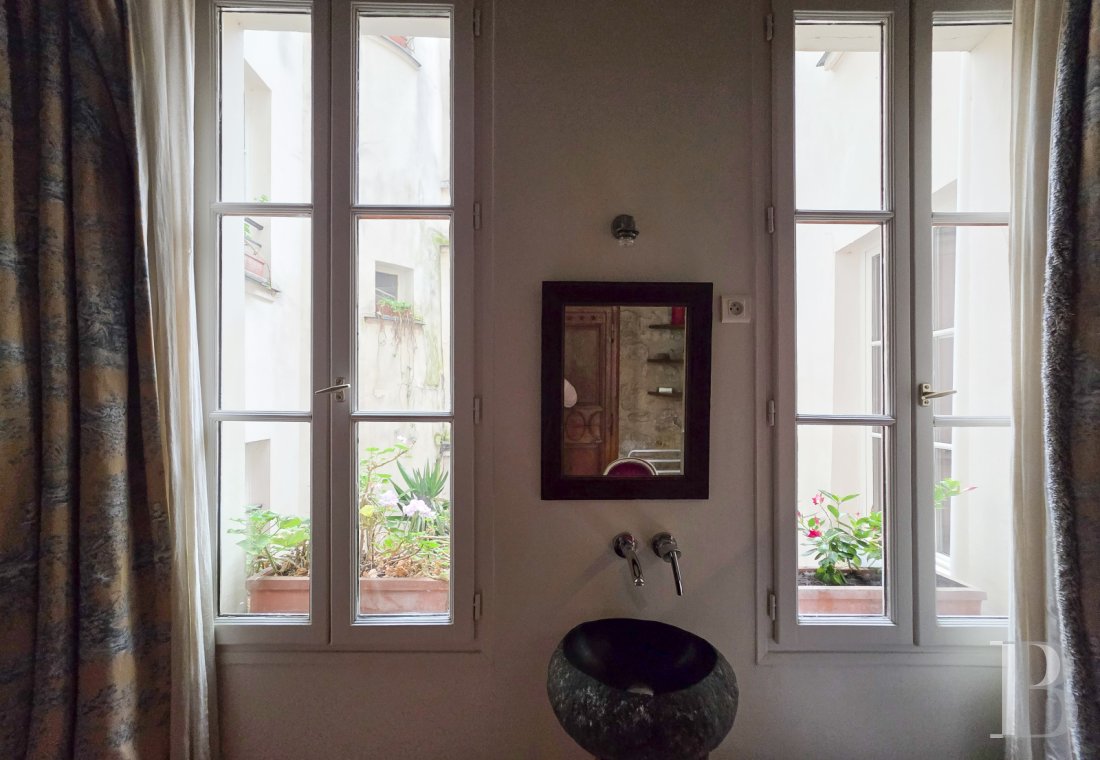 À Paris, au cœur du Marais, deux vastes chambres d’hôtes dans un immeuble du 17e siècle - photo  n°5