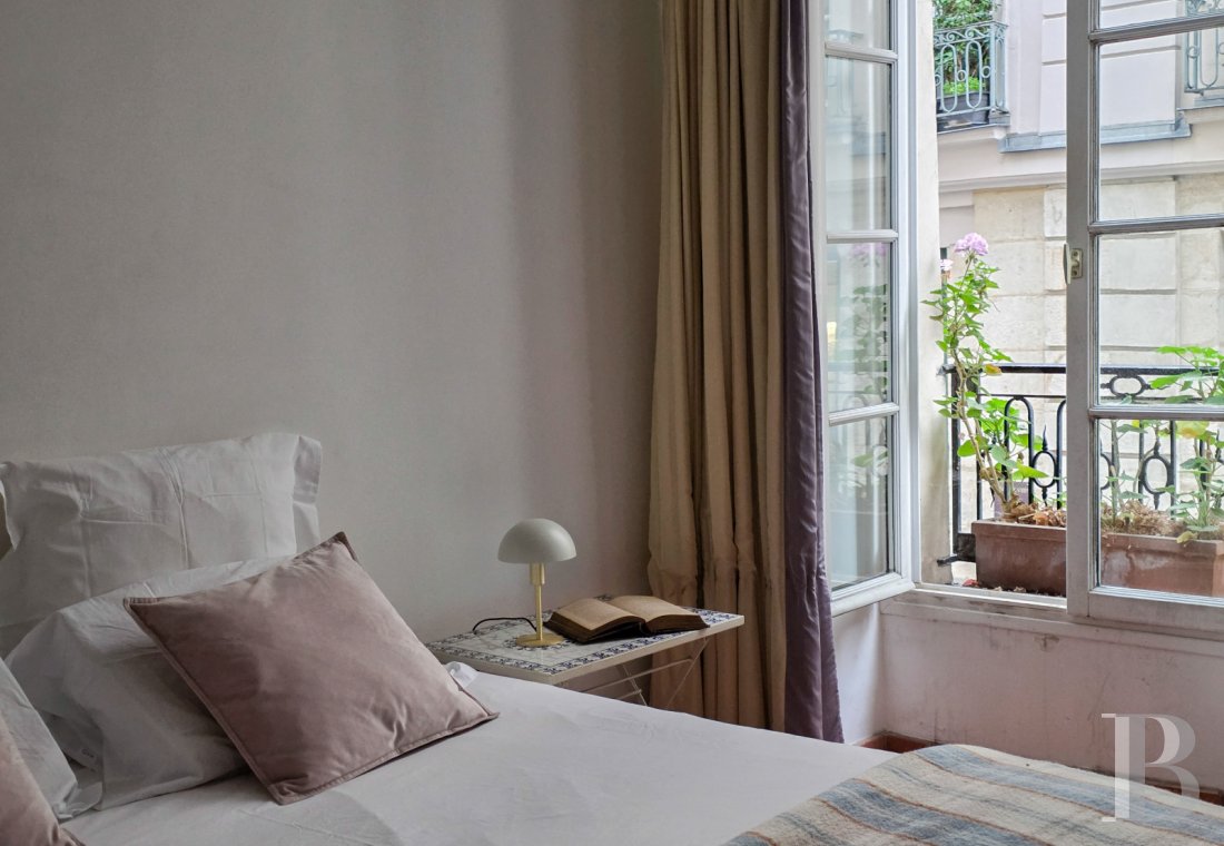À Paris, au cœur du Marais, deux vastes chambres d’hôtes dans un immeuble du 17e siècle - photo  n°12