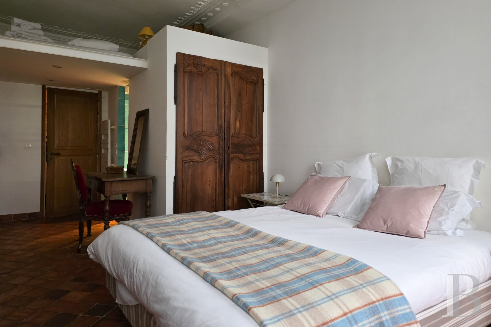 À Paris, au cœur du Marais, deux vastes chambres d’hôtes dans un immeuble du 17e siècle - photo  n°9