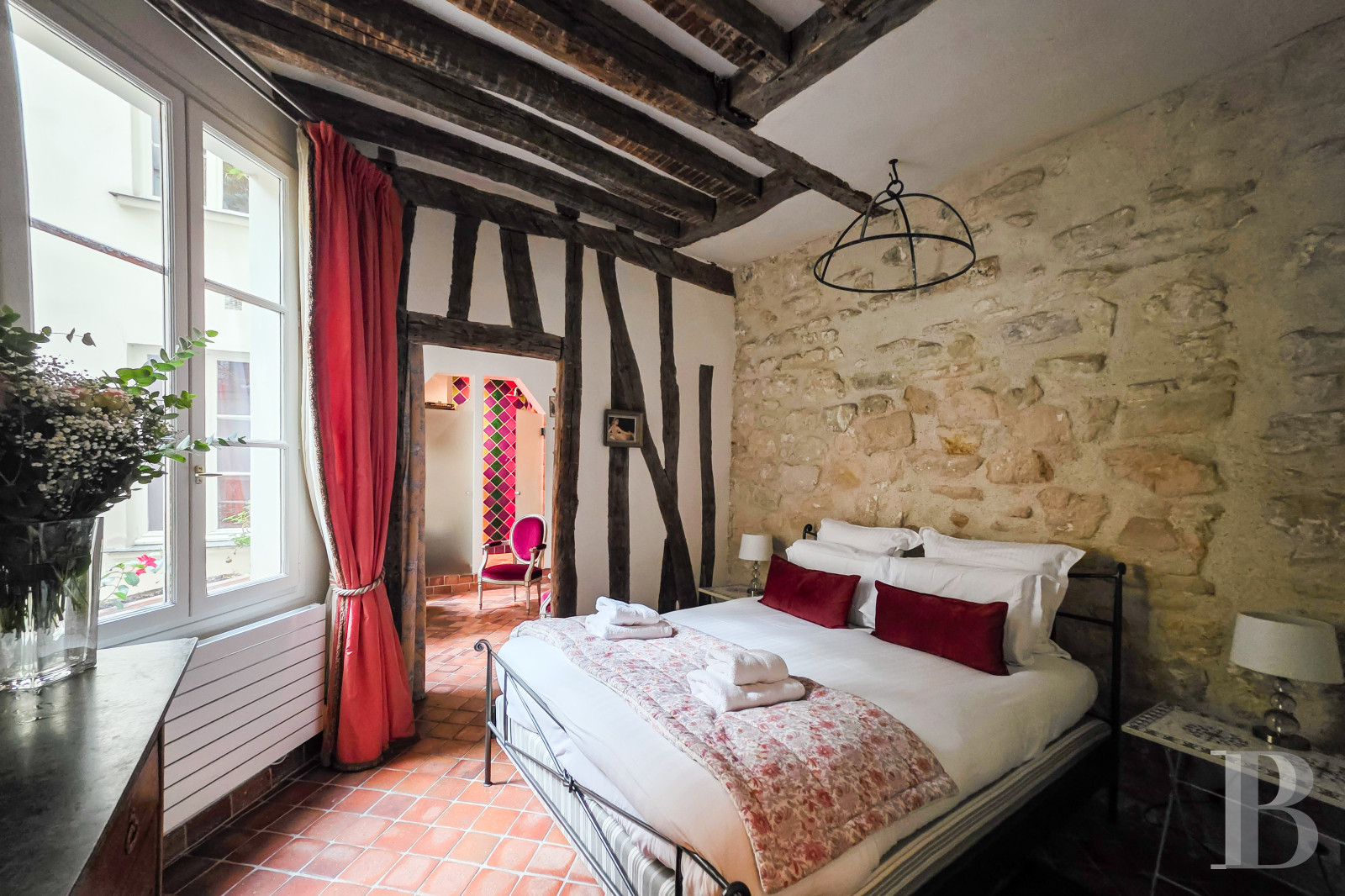 À Paris, au cœur du Marais, deux vastes chambres d’hôtes dans un immeuble du 17e siècle - photo  n°4