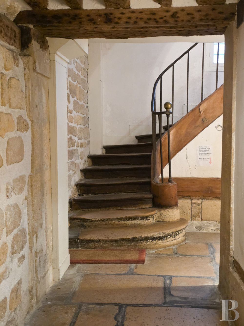 À Paris, au cœur du Marais, deux vastes chambres d’hôtes dans un immeuble du 17e siècle - photo  n°3