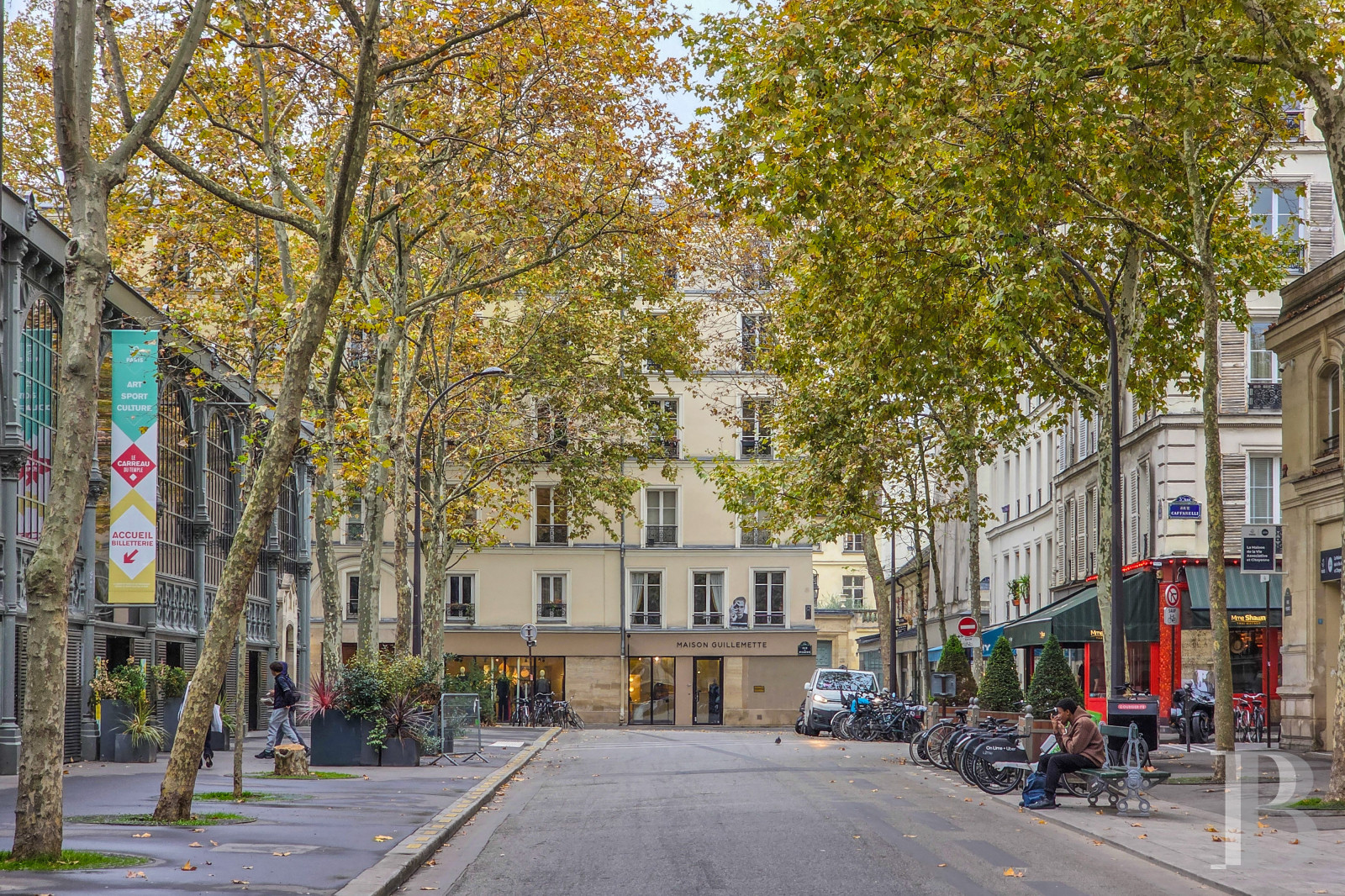 À Paris, au cœur du Marais, deux vastes chambres d’hôtes dans un immeuble du 17e siècle - photo  n°1