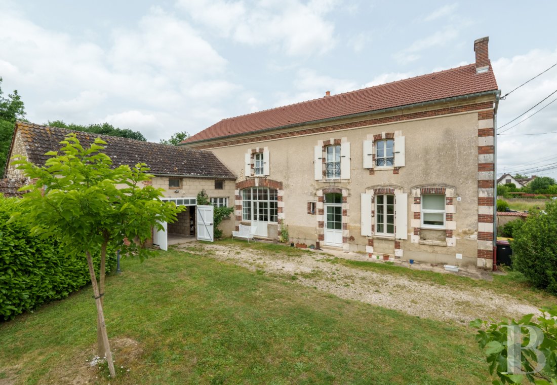 vieilles maisons francaises bourgogne   - 1