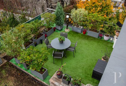 paris - A peaceful 113-m² apartment in Montmartre, in the Abbesses-Lepic district, on the top floor with 55-m² of terraces and two bedrooms