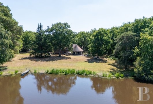 center-val-de-loire - A 68-hectare hunting ground with a comfortable house, a gîte, outbuildings and 23 hectares of lakes, tucked away in France’s Sologne province