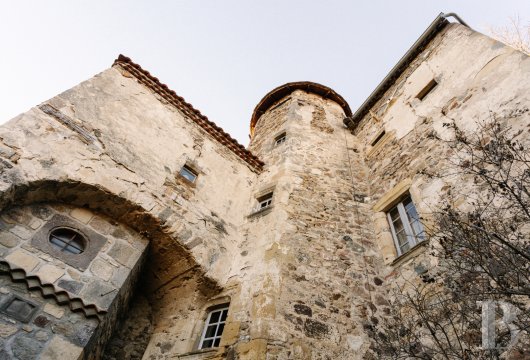 auvergne - En Auvergne, dans une petite cité de caractère, un hôtel particulier du 16e s. et ses jardins en terrasses