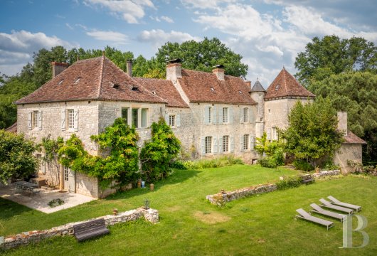 midi-pyrenees - Near to Martel, a 13th and 18th century manor house, with a cottage and swimming pool in 18 hectares overlooking the River Dordogne in the Lot area