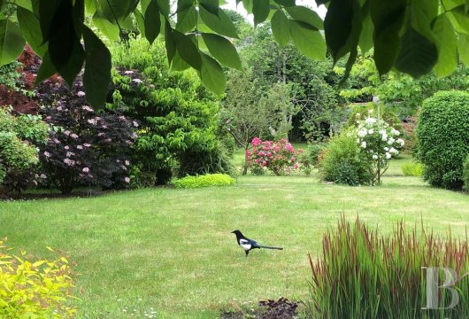 A 19th century dwelling, restored in an elegant Italian style, within a small and charming, Venice-like village in Brittany
