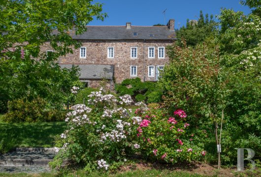 brittany - A 19th century dwelling, restored in an elegant Italian style, within a small and charming, Venice-like village in Brittany
