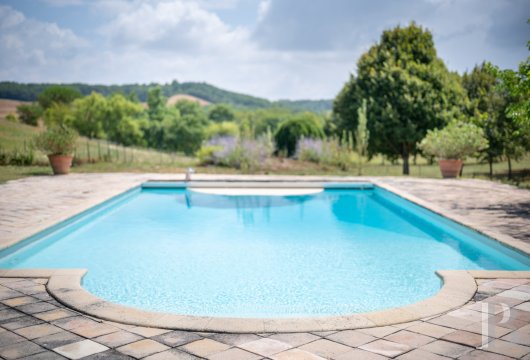character properties France midi pyrenees   - 19